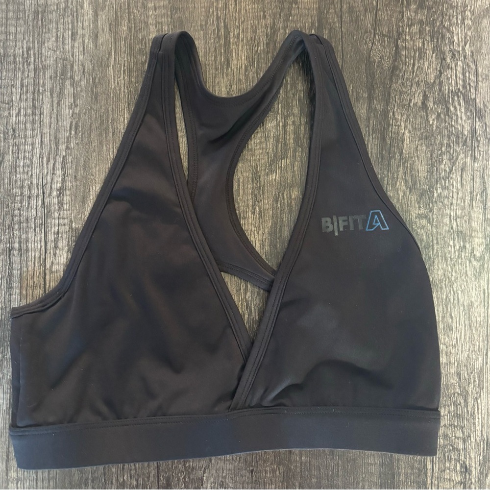 B Fit Amazing Studio Black Medium Strappy Deep V Top Light Support Sports bra